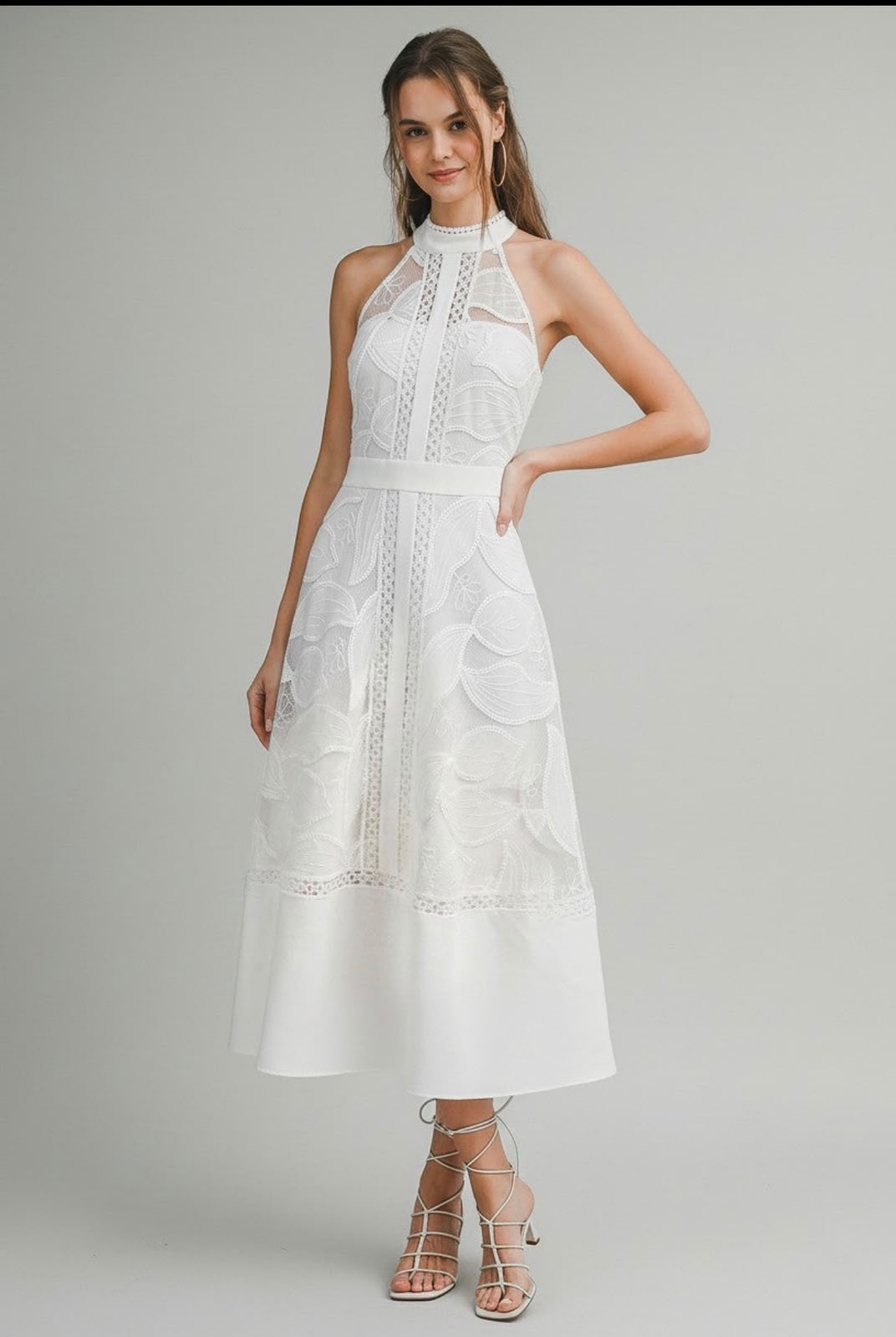 VESTIDO BLANCO CALADO HALTER CIRCULARMID