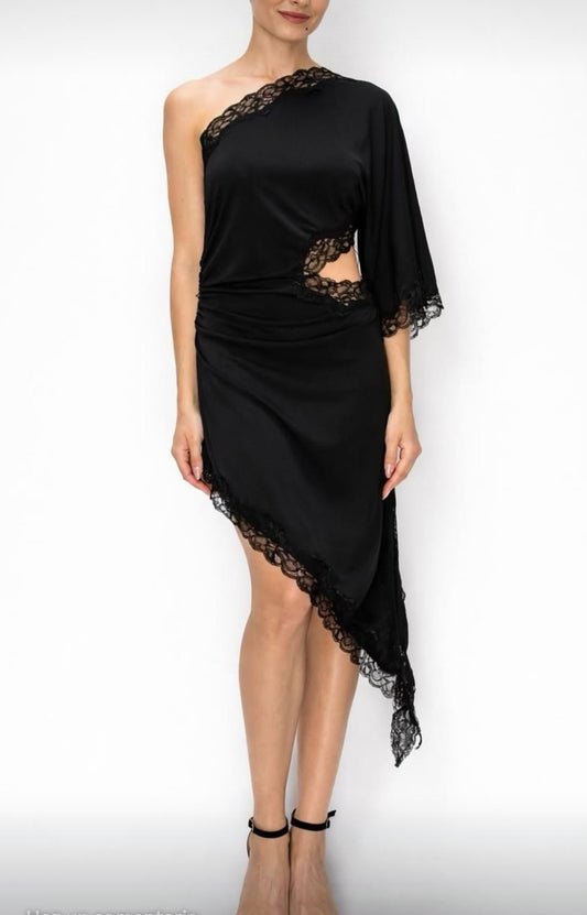 VESTIDO NEGRO UN HOMBRO ENCAJE ASIMETRICO