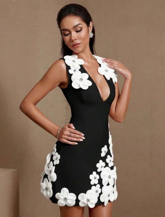 VESTIDO NEGRO FLORES BLANCAS