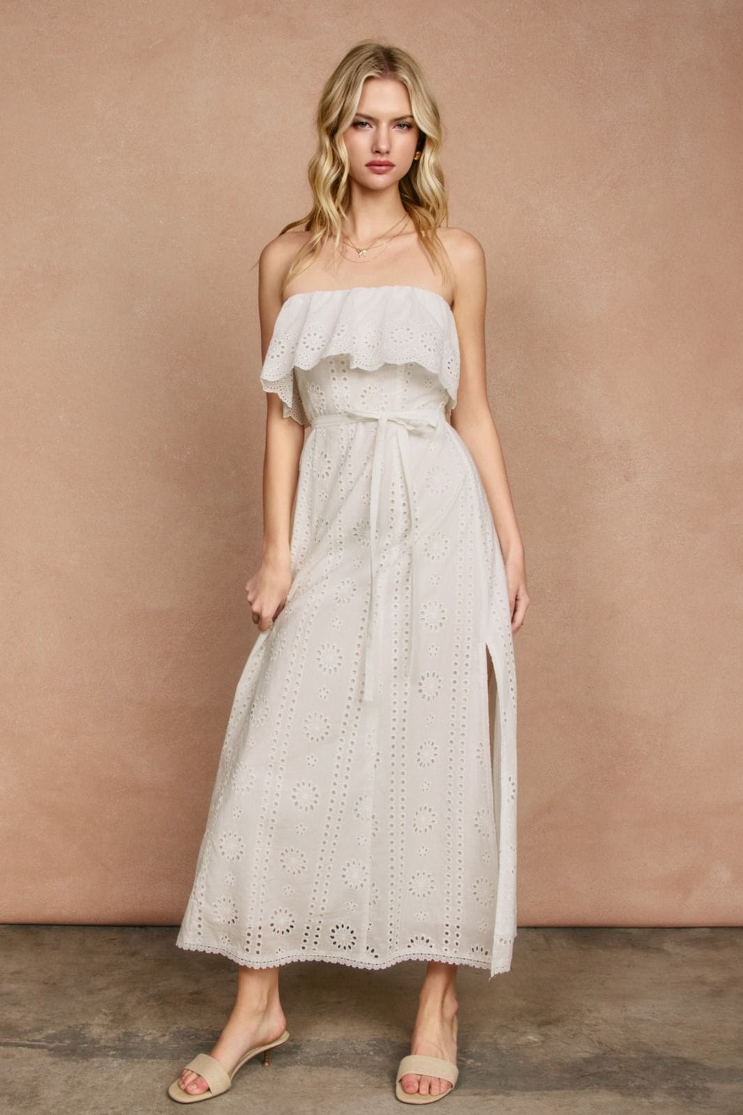 VESTIDO BLANCO CALADO CIRCULAR