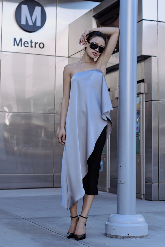 BLUSA GRIS ASIMÉTRICA SEDA STRAPLE