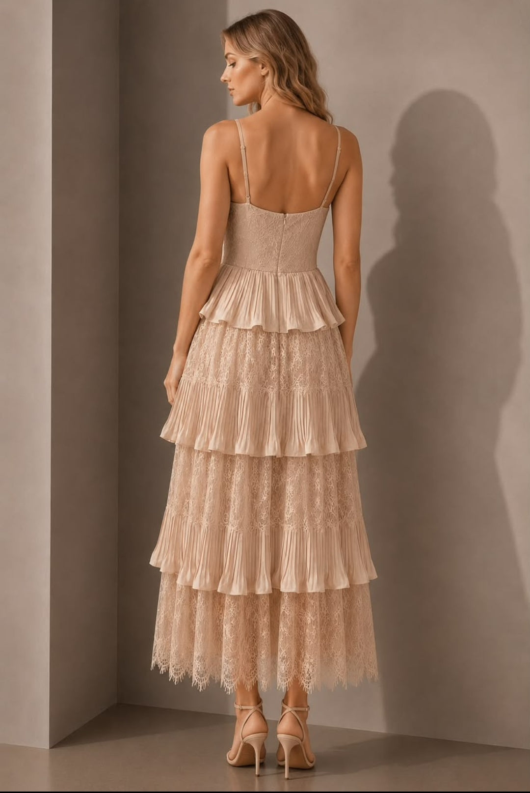 VESTIDO NUDE ENCAJE OLANES TIRANTE