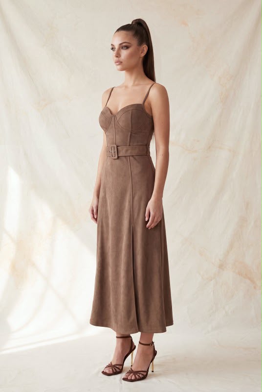 vestido café de tirantes