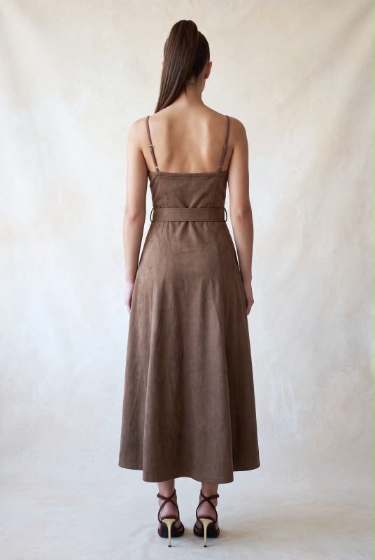 vestido café de tirantes