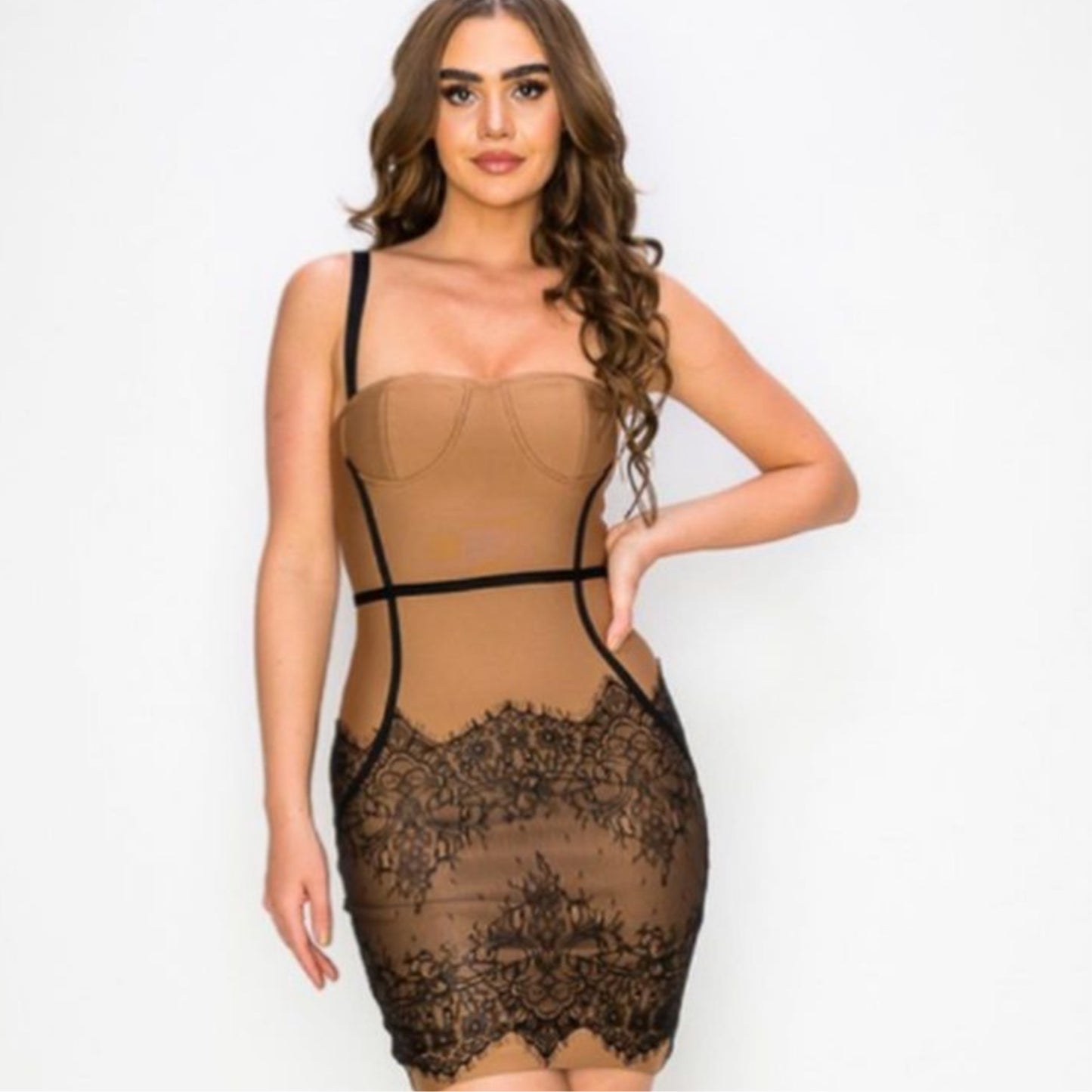 VESTIDO BANDAGE MOKA ENCAJE NEGRO